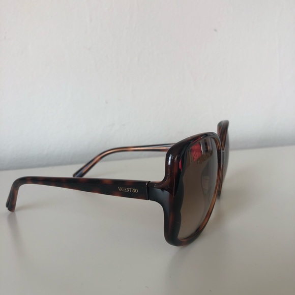 Gorgeous Valentino sunglasses! - Picture 4 of 7